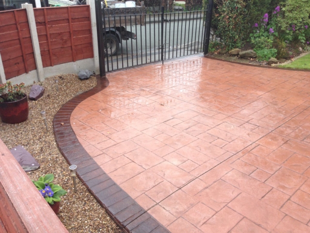 If you would like advice or a quote for a new driveway in Salford, contact us on 0161 945 1208