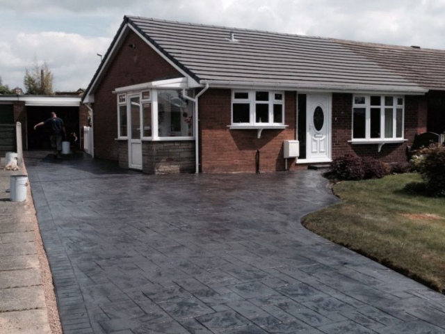 Ash grey with charcoal release colour driveway