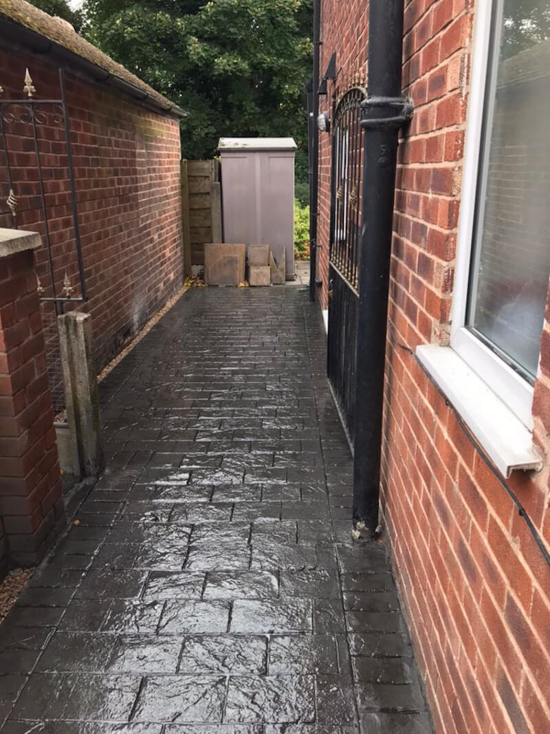 New concrete driveway in Basalt Grey and printed in large London Cobble