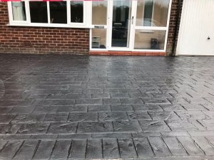 New pattern imprinted concrete driveway