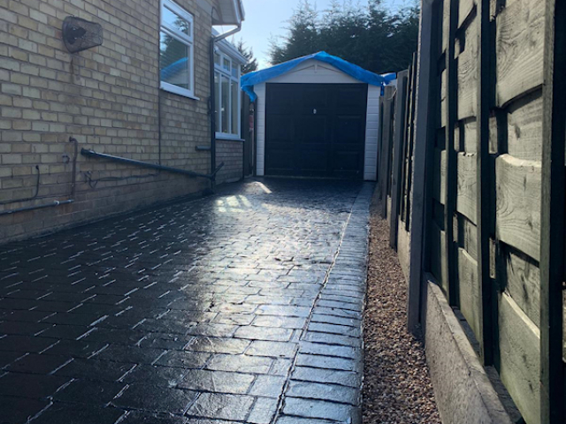 Driveway installed in the Wythenshawe area of Manchester by planet surfacing