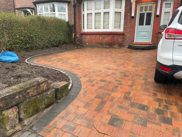 New driveway in Altrincham by Planet Surfacing