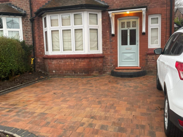 New driveway in Altrincham by Planet Surfacing