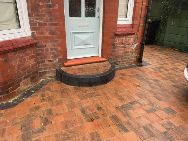 New driveway in Altrincham by Planet Surfacing