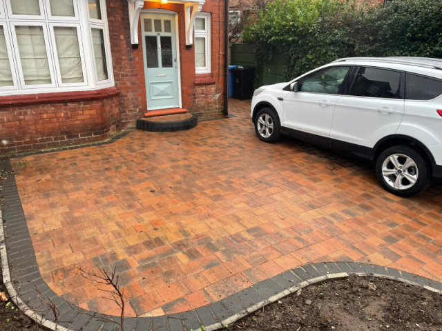 New driveway in Altrincham by Planet Surfacing