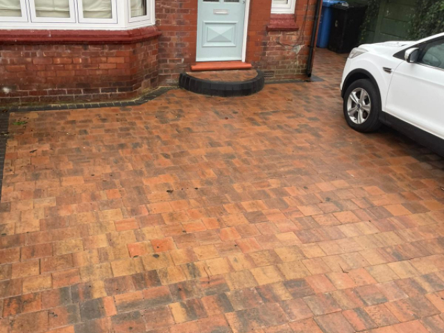 New driveway in Altrincham by Planet Surfacing